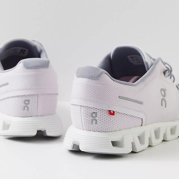 On Running Cloud 5 Women's Sneakers - Picture 4 of 13